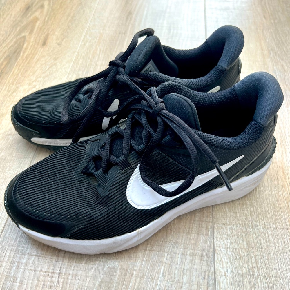 Boys Star Runner 04 Black Nike Sneakers